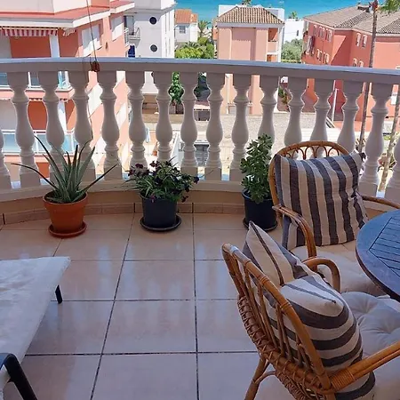 Apto. Con Wifi, Piscina, Vistas Al Mar Y Parking.