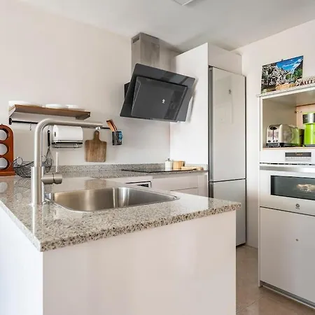 Apartamento Apto. Con Wifi, Piscina, Vistas Al Mar Y Parking. *