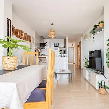 Apto. Con Wifi, Piscina, Vistas Al Mar Y Parking. Apartamento *