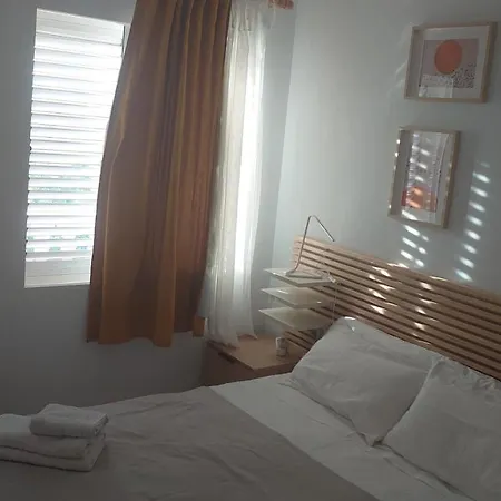 Apto. Con Wifi, Piscina, Vistas Al Mar Y Parking.